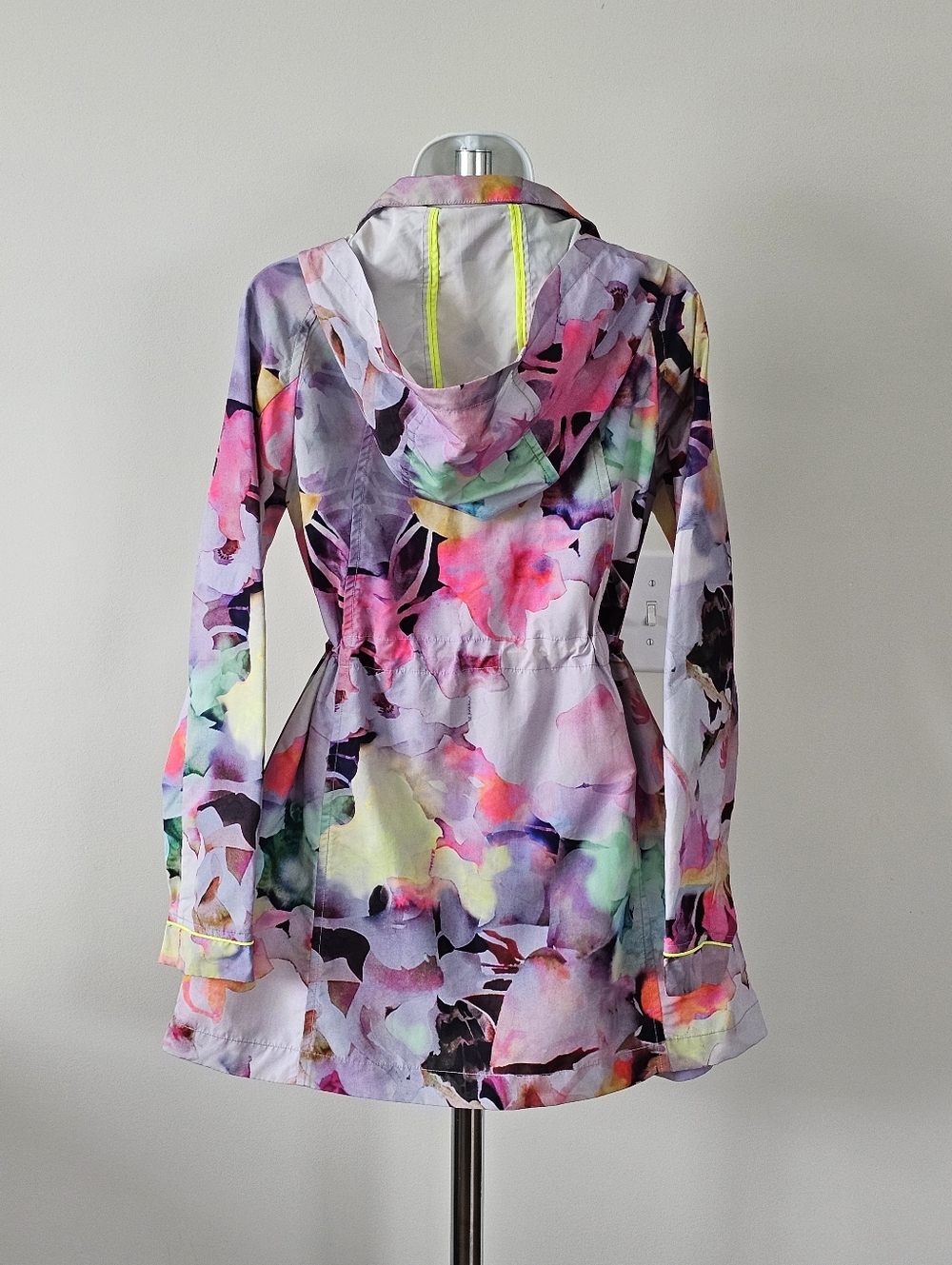 Ted Baker London Floral Raincoat Brand Size 1 / U.S. Size 4 - Picture 5 of 10